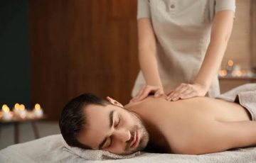 A female therapist performing full body massage in angle spa center g9 Islamabad